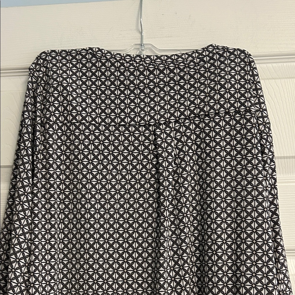 Dana Buchman Black and White Patterned Blouse - Picture 9 of 12